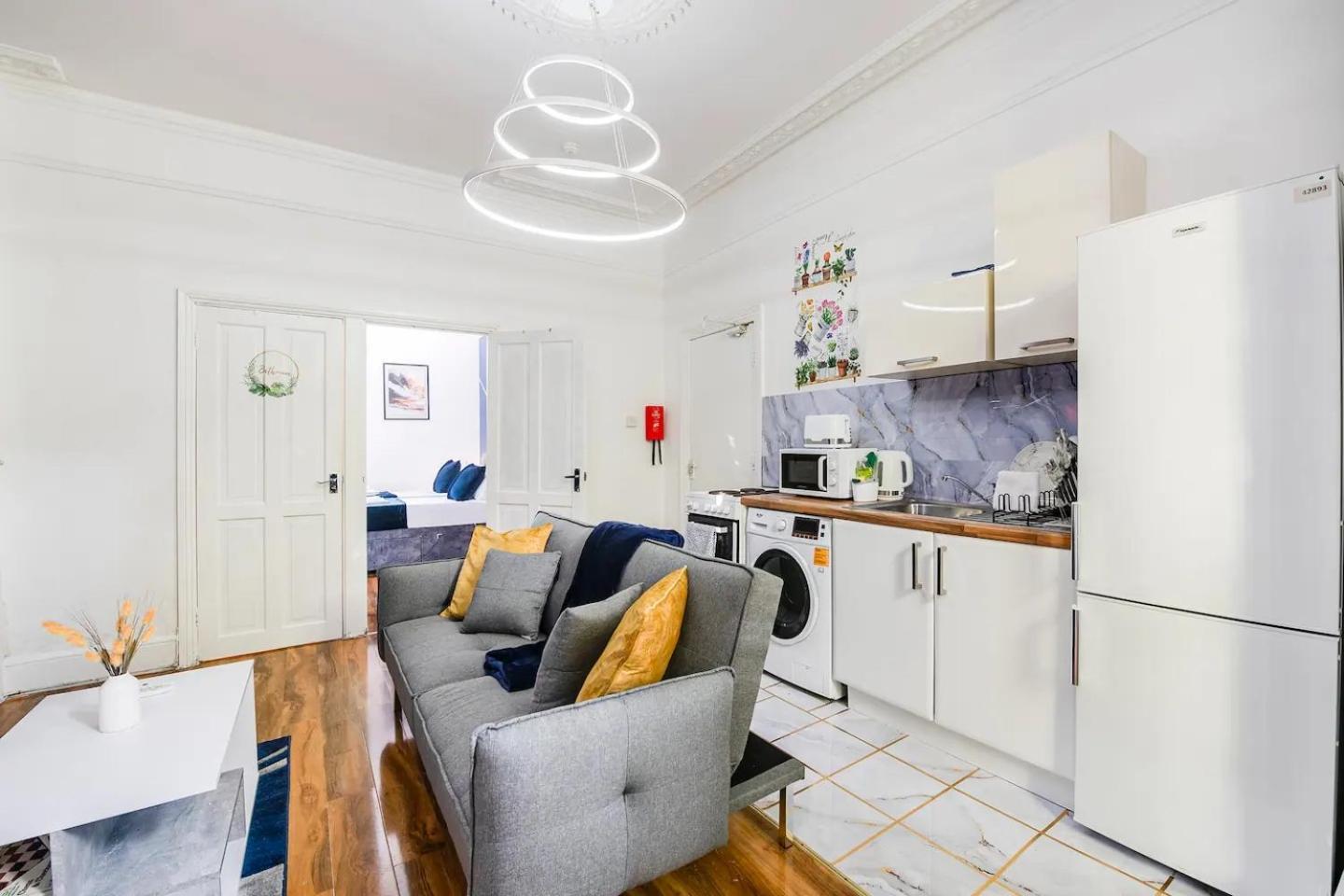 Spring Offer! Cozy 1-bedroom In Centre Apartment *